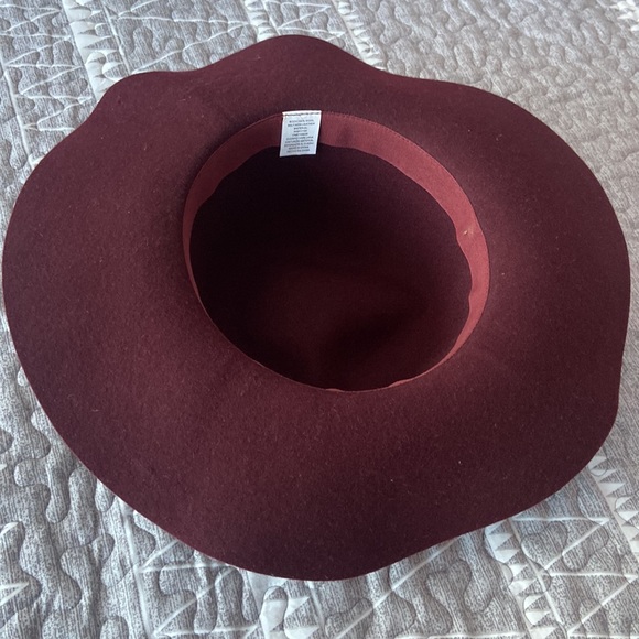 100% Wool Burgundy Fedora with Black Trim - Picture 3 of 3